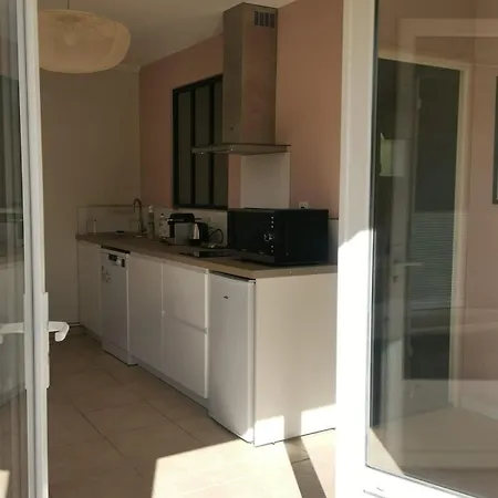 Foret & Commerces A Pied Apartman